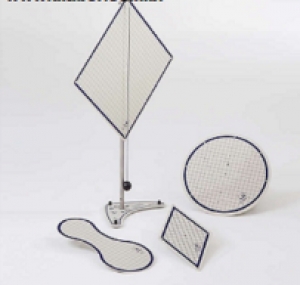 CONJUNTO DE FIGURAS PLANAS COM TRIPÉ